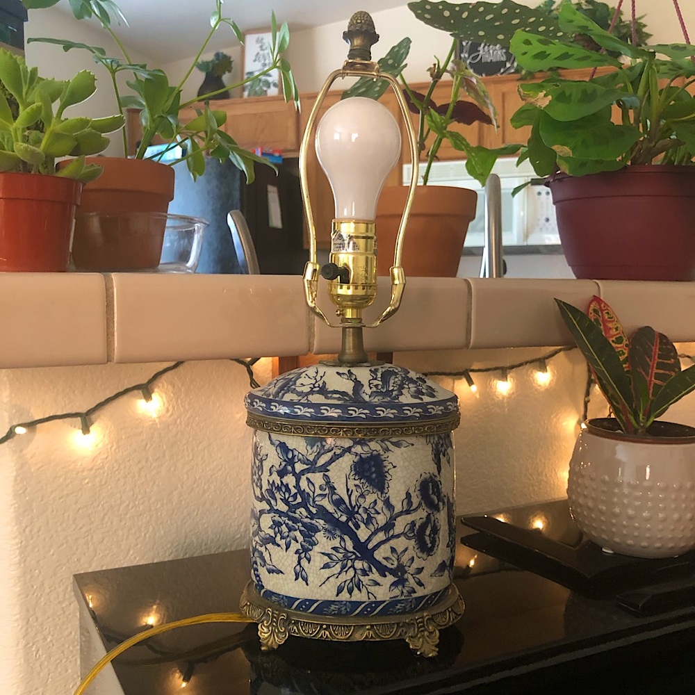 Antique CottageCore Victorian Style Lamp Vintage